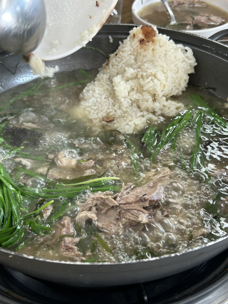 일능이버섯백숙 이미지