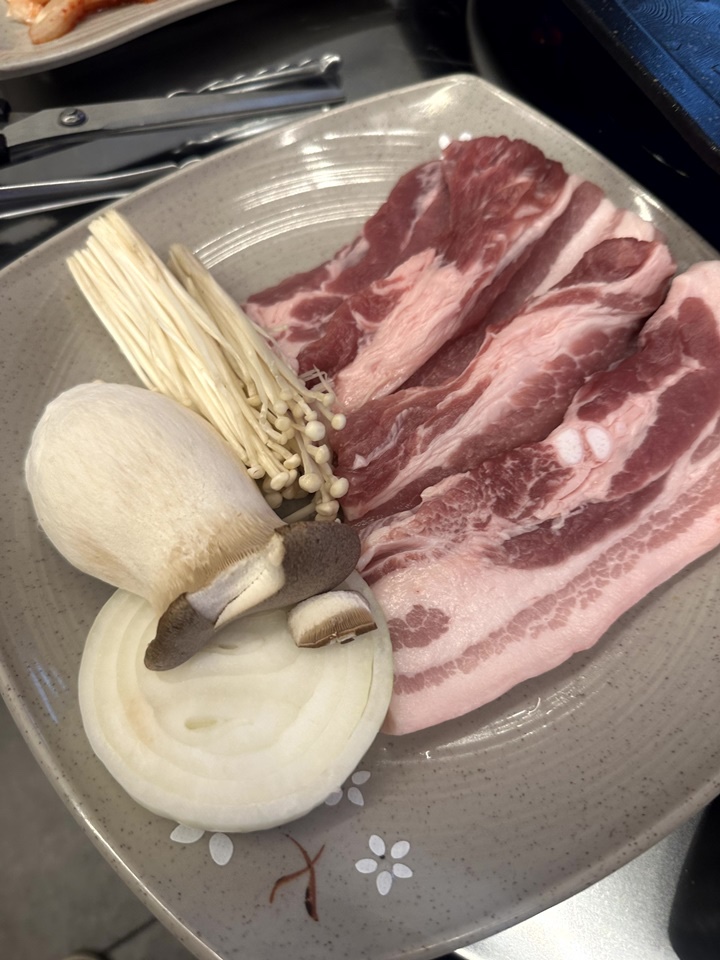 꽃돼지생삼겹 이미지