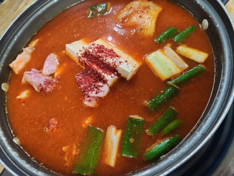 죽여주는 쌩고기통 김치찌개 이미지