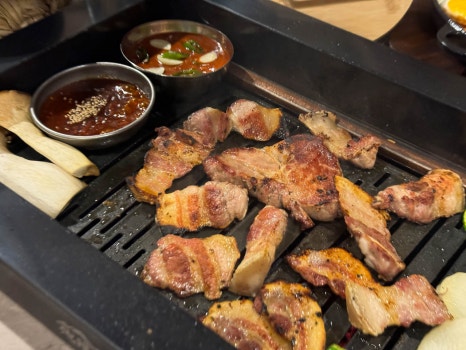 숯불지리산흑돼지 이미지