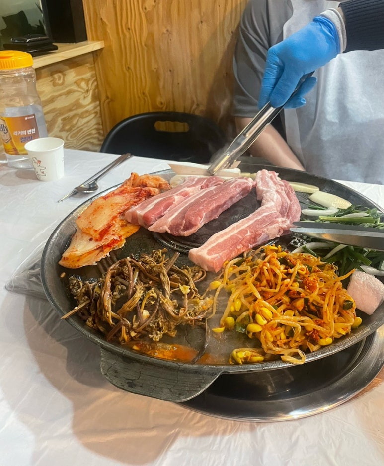 정돈솥뚜껑삼겹살 이미지