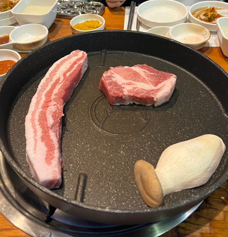 꽃돼지다방 이미지