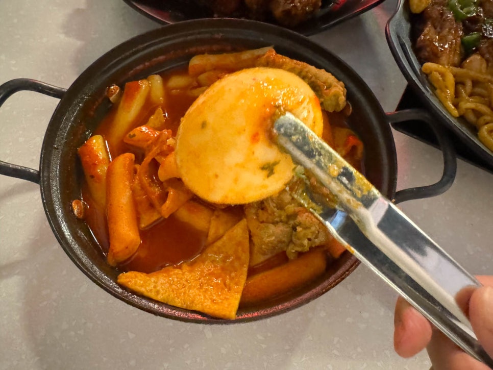 꼬꼬숯불두마리치킨 이미지