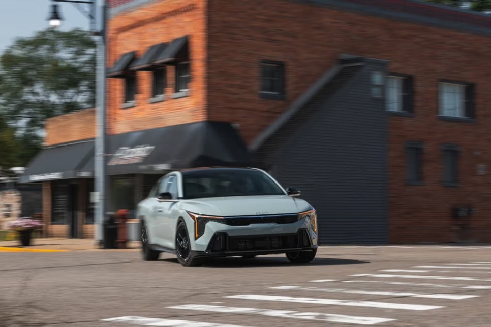 2025 기아 K4 GT-Line 터보 스포티한 외관에 비해 아쉬운 주행 성능 이미지 5