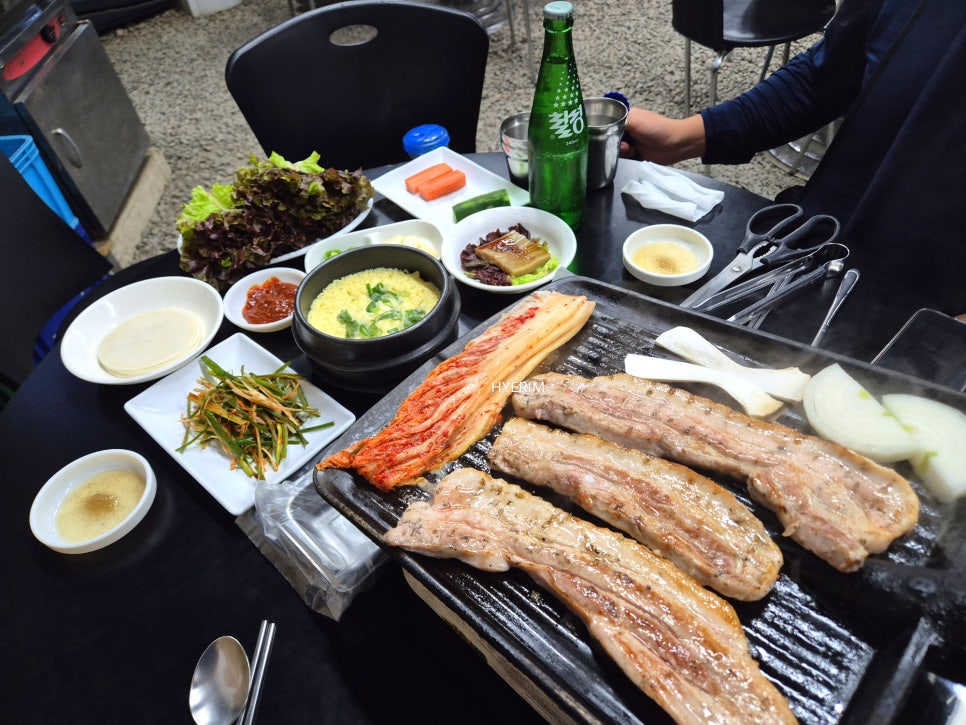 삽자루든돼지 이미지