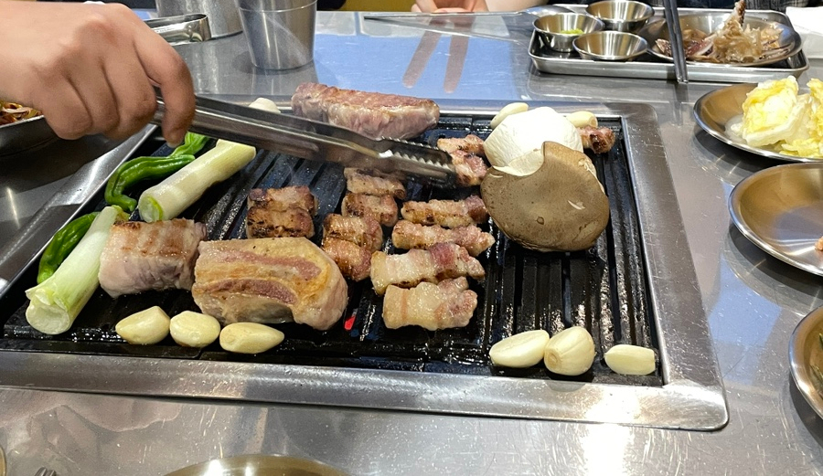윤꿀꿀 이미지