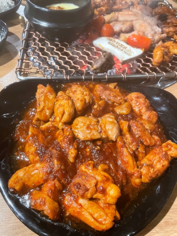 항아리숯불닭갈비파주점 이미지