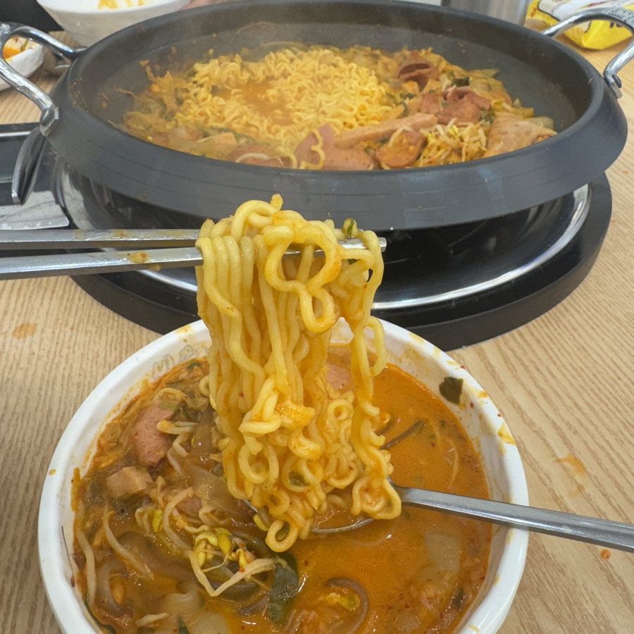 빅쭌부대찌개앤고추장불고기 이미지