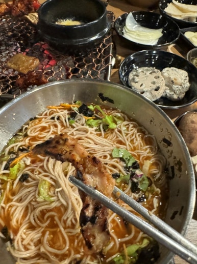 항아리숯불닭갈비파주점 이미지