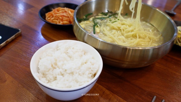 꺼멍때지국수 이미지