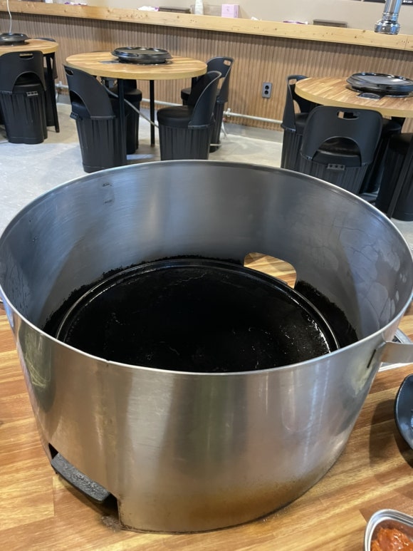 진주 초전동 맛집 구워주는 솥뚜껑삼겹살 무쇠가