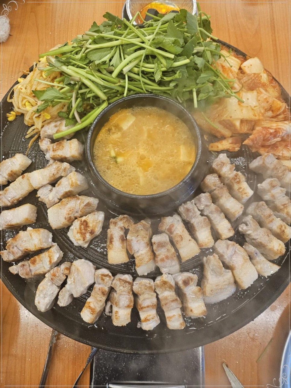솥뚜껑 이미지