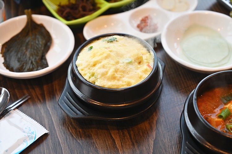 일일오팔흑돼지 이미지
