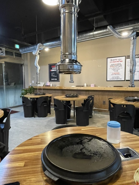 진주 초전동 맛집 구워주는 솥뚜껑삼겹살 무쇠가