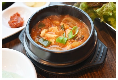 일일오팔흑돼지 이미지