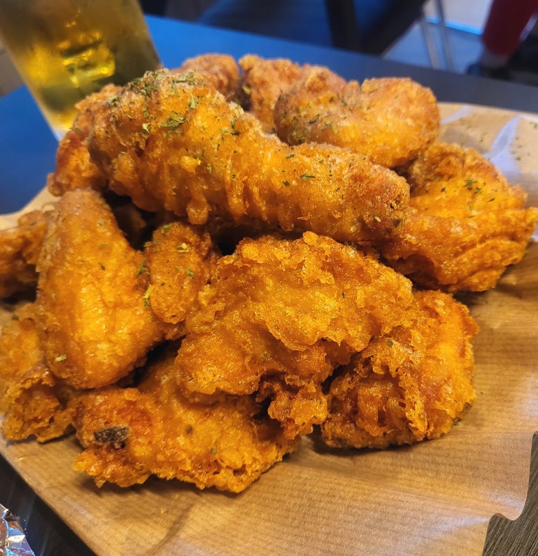 찐불이찐숯불두마리치킨 이미지
