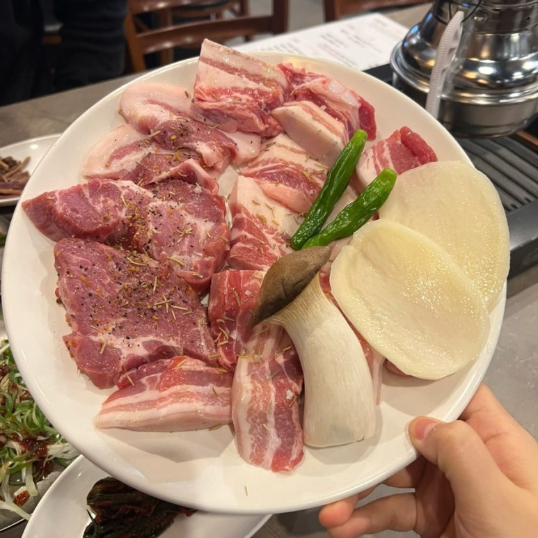 숯불지리산흑돼지 이미지