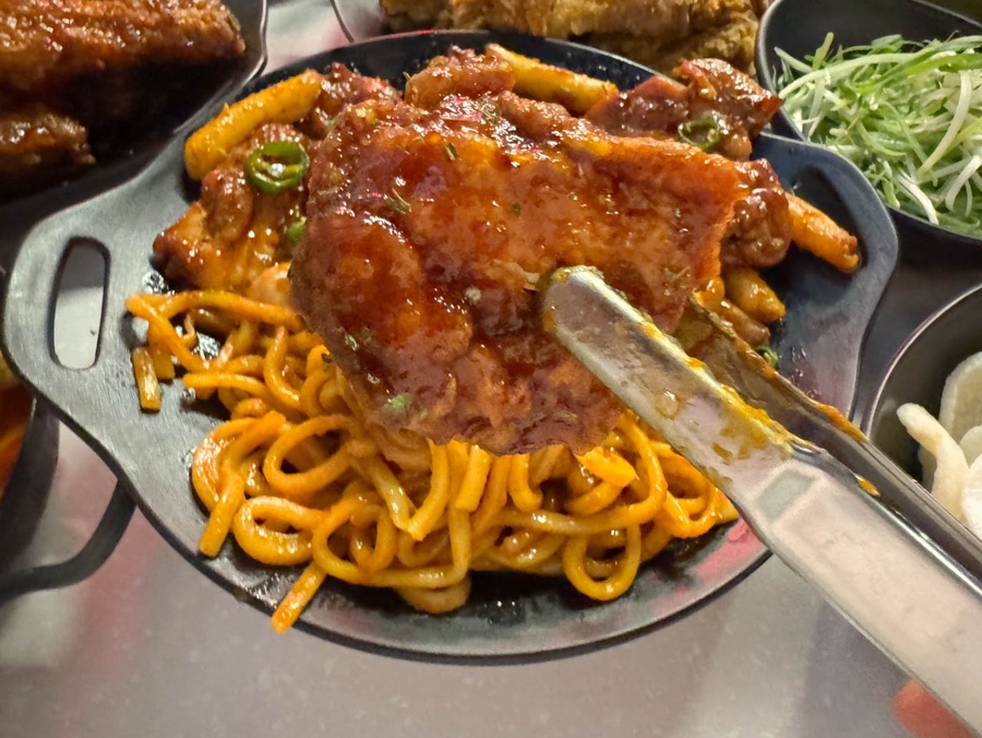 꼬꼬숯불두마리치킨 이미지