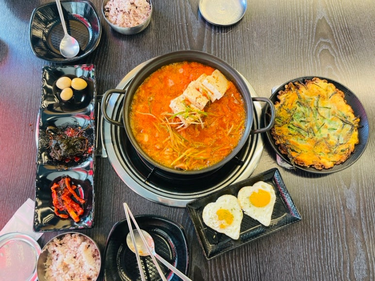건뚱네김치속돼지 이미지