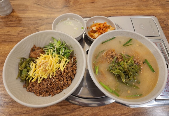 꽈리칼국수 이미지