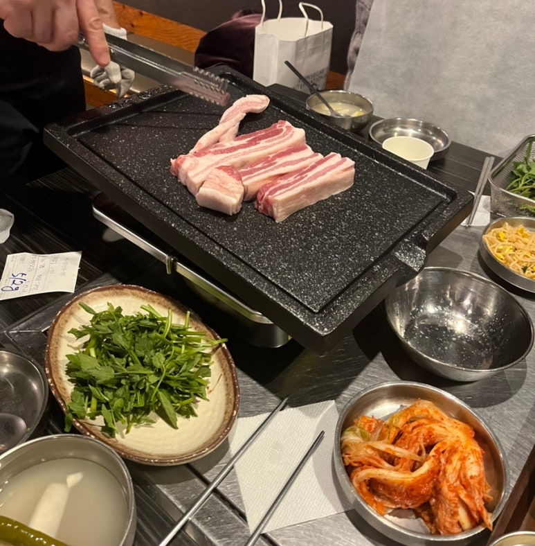 껄떡돼지 이미지