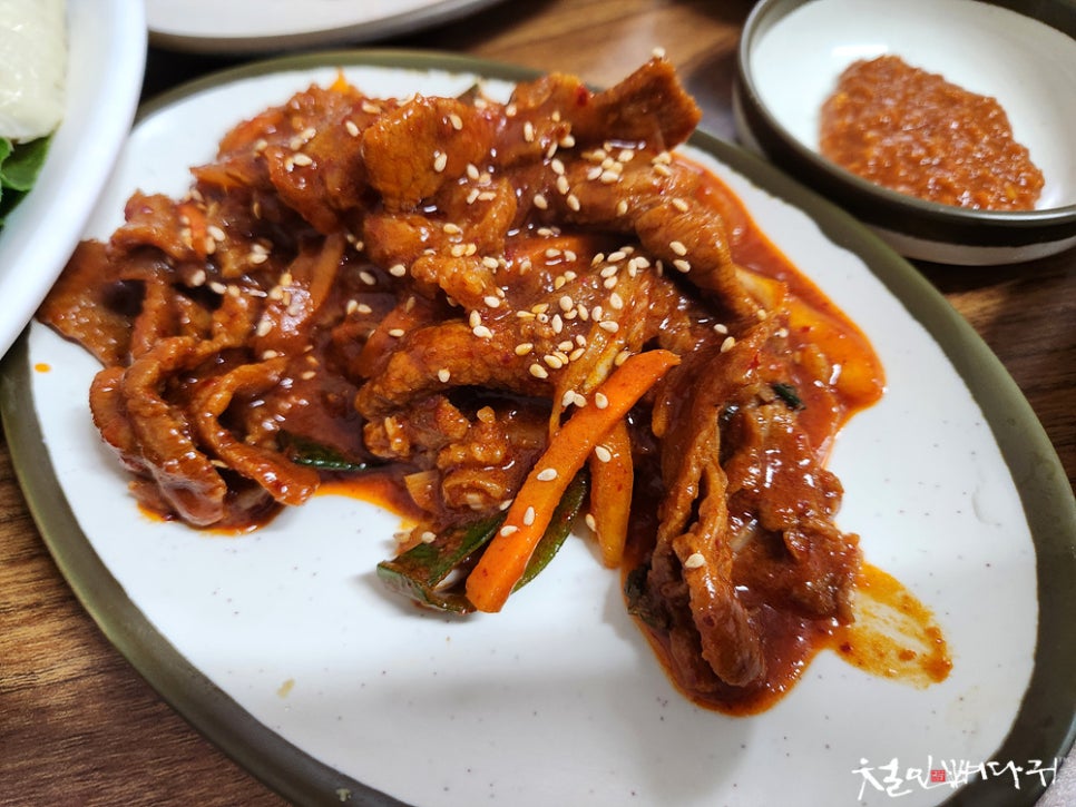 제육우렁쌈밥 이미지