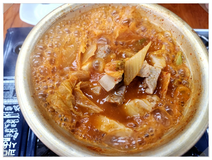 울엄마 김치찌개 이미지