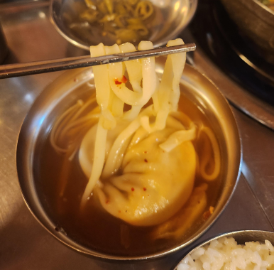 청춘만두 이미지