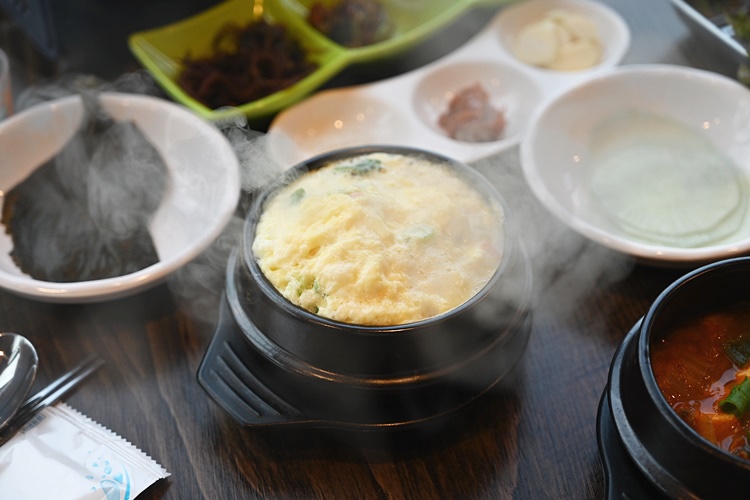 일일오팔흑돼지 이미지