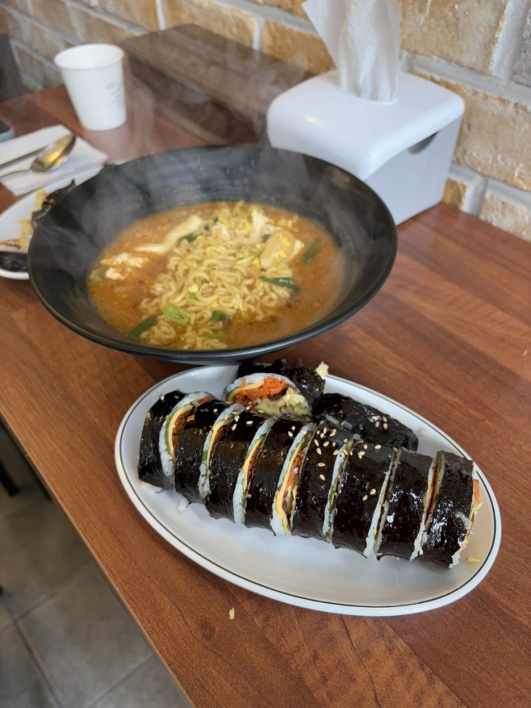 몬돌이 김밥 이미지
