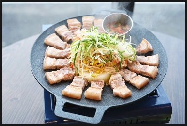 일일오팔흑돼지 이미지