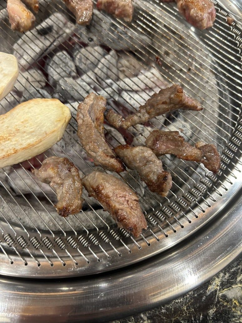 웃는소참숯화로구이 이미지