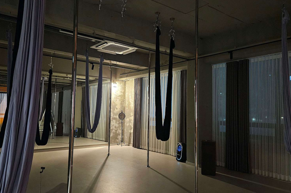윤플라잉앤폴 후기 사진