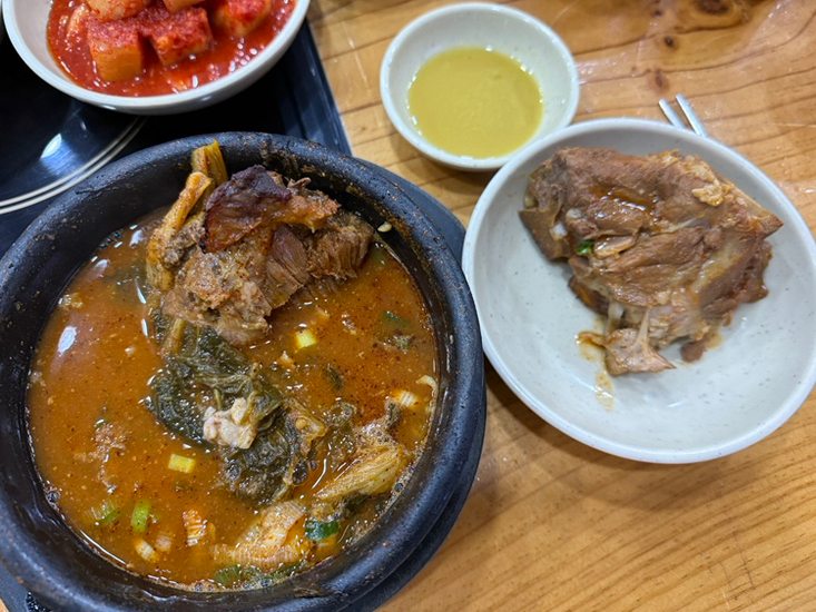 현대뼈다귀해장국 이미지