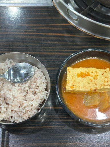 24시누름돌생고기김치찌개 이미지