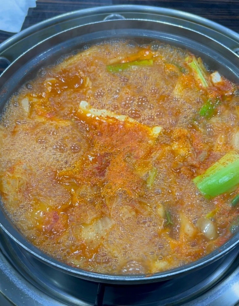 24시누름돌생고기김치찌개 이미지