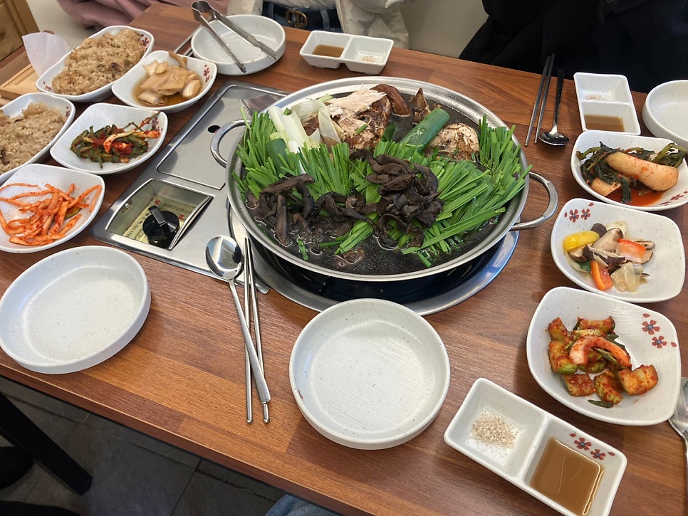 운향능이백숙 이미지