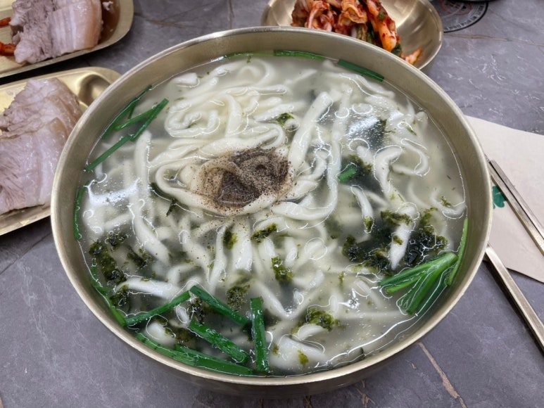 후룩손칼국수 이미지