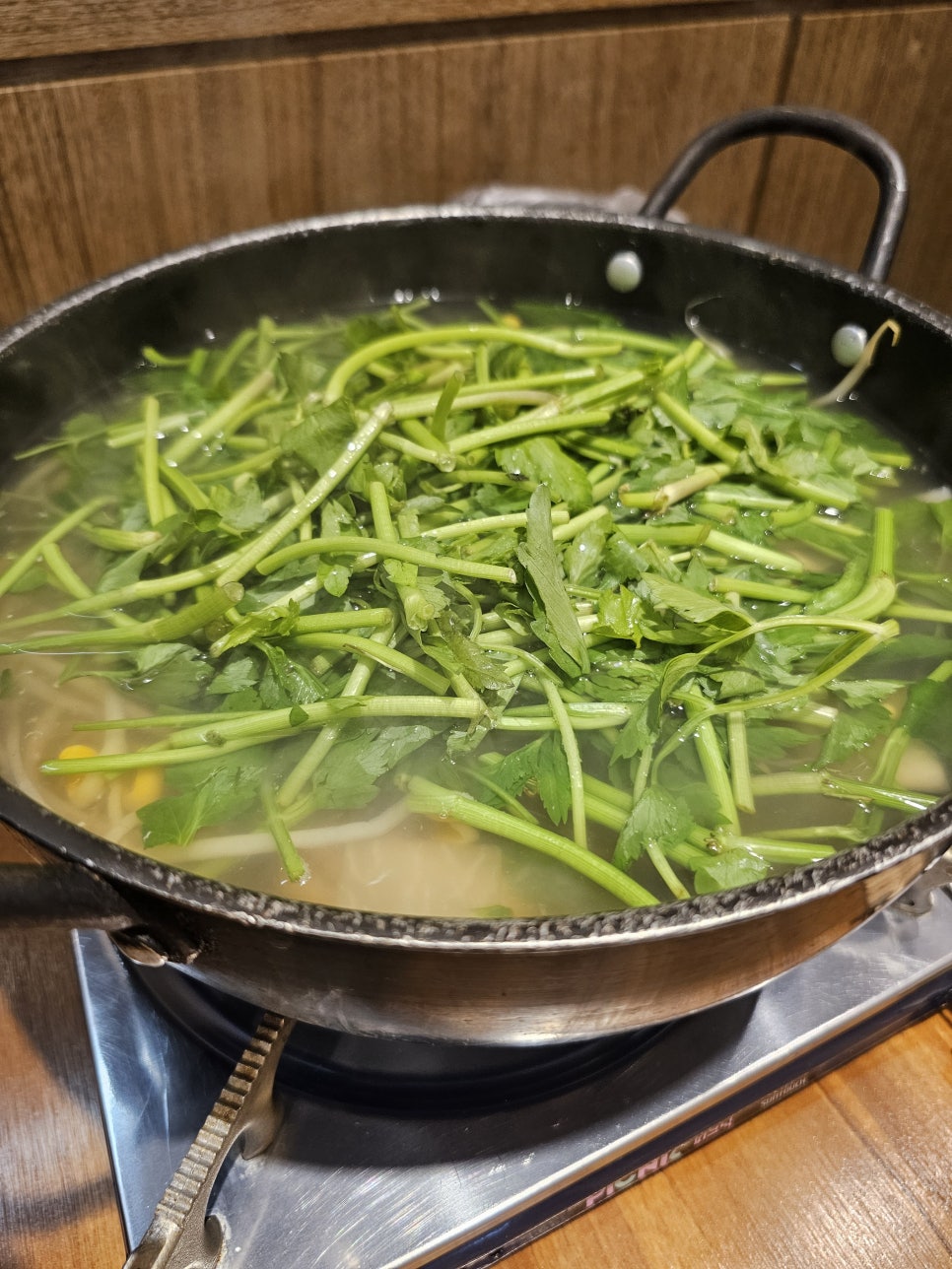 굴러들어온 복집 이미지