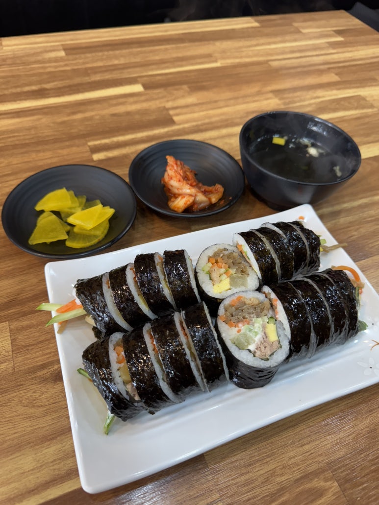자연말이김밥 이미지