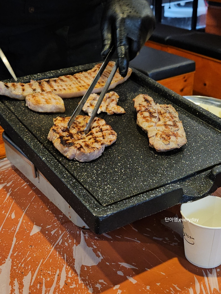 하남돼지집운정 이미지
