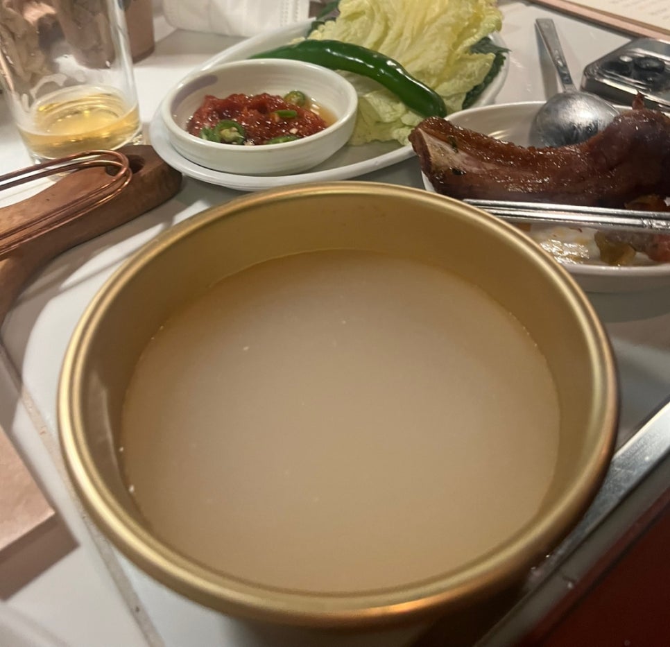 황금 돼지 포차 이미지