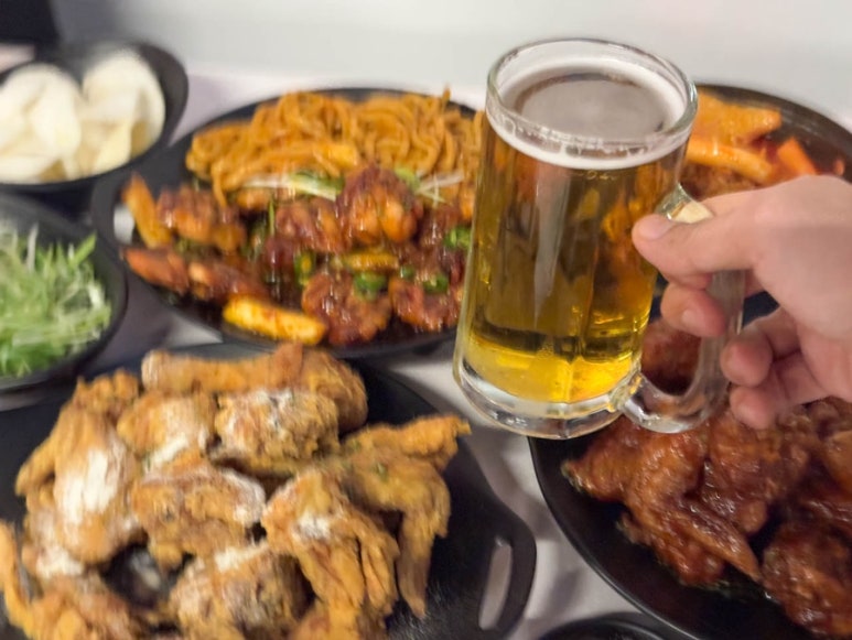꼬꼬숯불두마리치킨 이미지