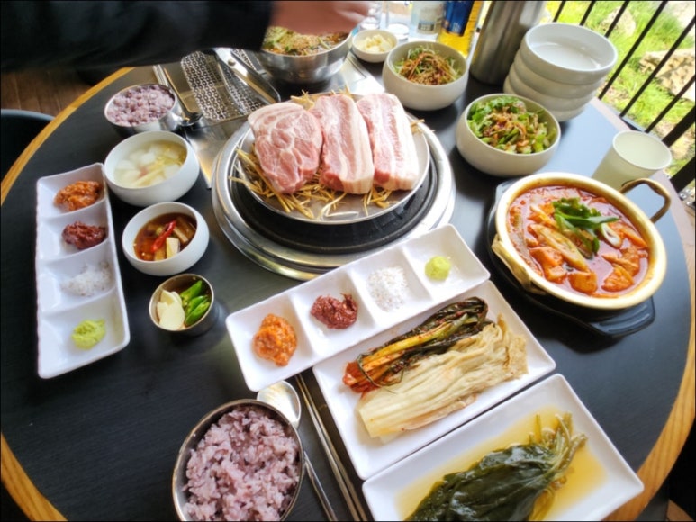 돼지듬뿍진짜김치찌개 이미지