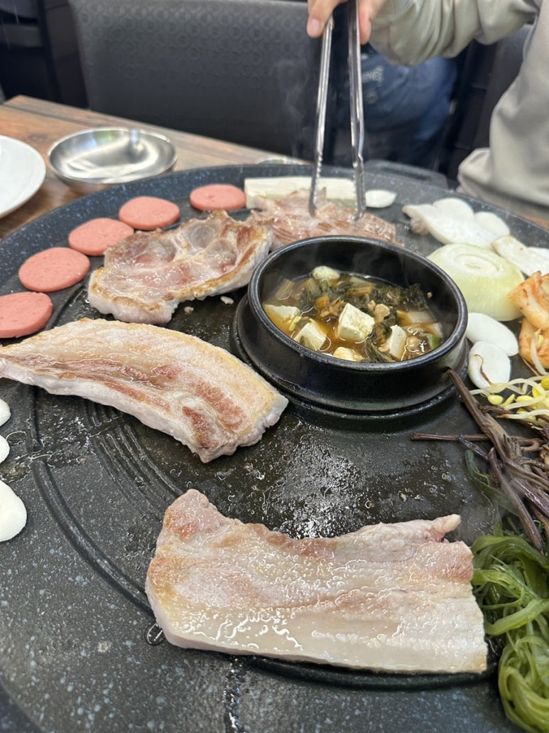 한킴대박솥뚜껑삼겹살 이미지