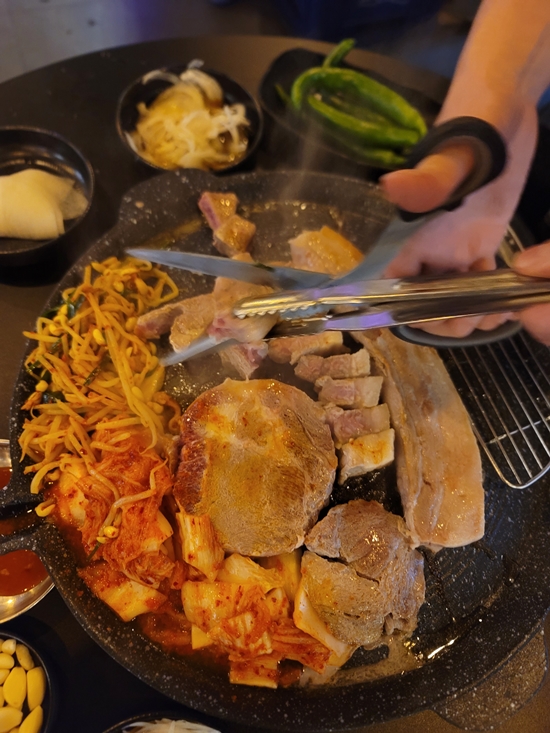 솥뚜껑삼겹살 이미지