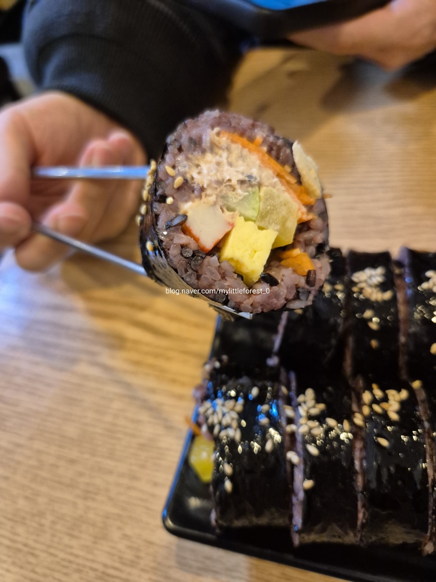 모퉁이흑미김밥 이미지