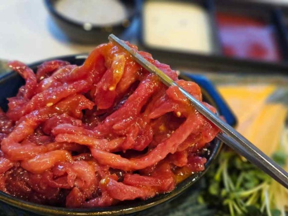 육회야문연어 이미지