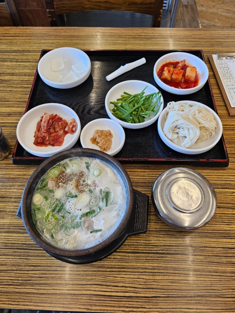 출근길 돼지국밥 이미지