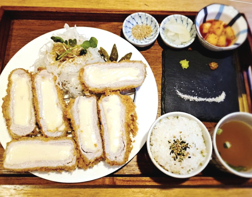 꿀꿀카츠 이미지
